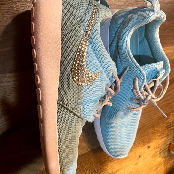 Nike Roshe Glitter Kicks - Picture 5 of 11